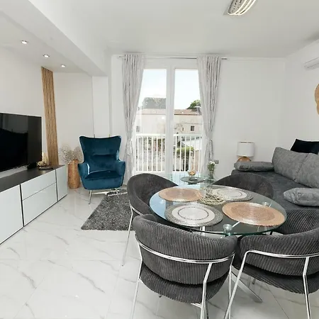 Katja Malo Misto Apartman *